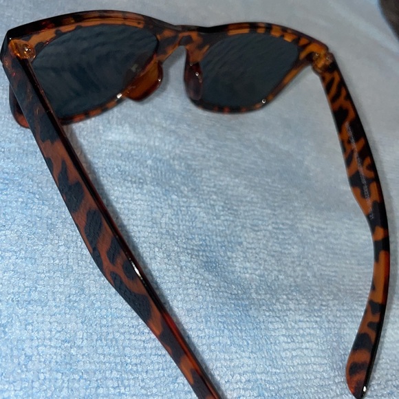 Kids sunglasses - Picture 2 of 3